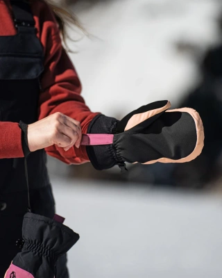 Картинка ВАРЕЖКИ сноубордические женские VOLCOM  UPLAND MITT BLURRED VIOLET от магазина Адреналин ВАРЕЖКИ сноубордические женские VOLCOM  UPLAND MITT BLURRED VIOLET от магазина Адреналин