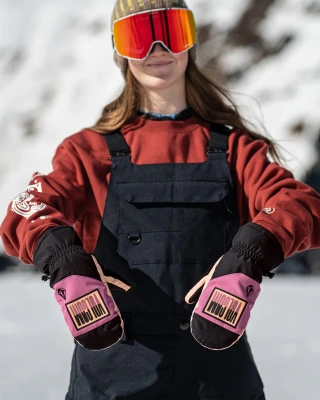 Картинка ВАРЕЖКИ сноубордические женские VOLCOM  UPLAND MITT BLURRED VIOLET от магазина Адреналин ВАРЕЖКИ сноубордические женские VOLCOM  UPLAND MITT BLURRED VIOLET от магазина Адреналин